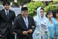 Mohammad Jumhur Hidayat menuju pelantikan di Istana Negara, Jakarta.