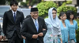 Mohammad Jumhur Hidayat menuju pelantikan di Istana Negara, Jakarta.