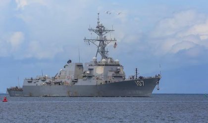 Kapal perang Amerika Serikat beroperasi di laut saat militer United States Central Command tetap siaga setelah Donald Trump memperpanjang gencatan senjata.