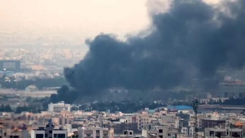 Ilustrasi. kepulan asap di Iran (Foto: AFP)