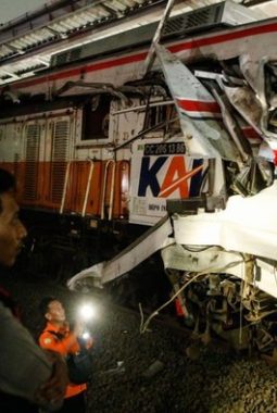 Kecelakaan KRL dan KA Argo Bromo di Bekasi