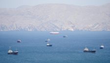 Sejumlah kapal tanker Iran berlayar di kawasan Selat Hormuz di tengah klaim keberhasilan menembus blokade laut Amerika Serikat.