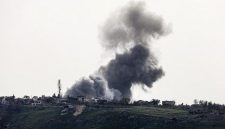 Asap terlihat di Lebanon selatan setelah serangan udara terjadi (Foto: AFP/-).