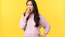 Lifestyle, emotions and advertisement concept. Tired asian female employee wants sleep, feeling exhausted after long nish, yawning, covering opened mouth with hand, wake-up early.