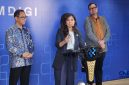 Foto: Menkomdigi Meutya Hafid saat konferensi pers di Kantor Komdigi, Selasa (28/4/2026). (CNBC Indonesia/Intan)