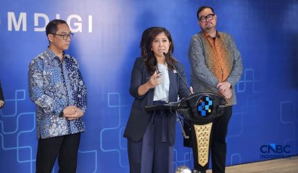 Menkomdigi Meutya Hafid memberikan keterangan pers di Kantor Komdigi terkait penonaktifan 1,7 juta akun TikTok di bawah usia 16 tahun pada 28 April 2026.
