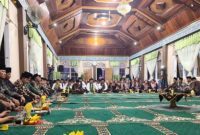 Ninik mamak, depati, dan tokoh adat menghadiri prosesi Melatak Tando sebagai awal rangkaian Kenduri Sko, Minggu (5/4/2026).