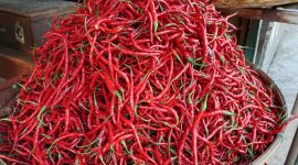 Cabe merah naik di Pasar Tanjung Bajure.