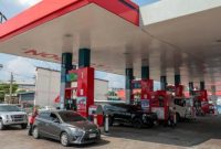 Foto: Pengemudi antre di SPBU Nonthaburi, Thailand, saat pembelian BBM dibatasi terkait kekhawatiran harga akibat konflik AS-Israel-Iran, 15 Maret 2026. (REUTERS/Chalinee Thirasupa)