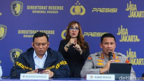 Polda Metro Jaya menggelar konferensi pers terkait penangkapan pemalsu uang di Bogor. (Gilang Faturahman/detikfoto)