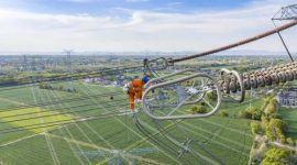 Ilustrasi pemeliharaan jaringan listrik sebagai bagian dari penguatan infrastruktur energi dan kerja sama listrik lintas batas antara Indonesia dan Singapura