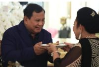 Foto: Presiden Prabowo Subianto menghadiri syukuran ulang tahun ke-67 Siti Hediati Hariyadi. (Dok. Instagram Prabowo)