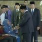 Presiden Prabowo Subianto menyalami keluarga prajurit gugur di Lebanon (dok. YouTube Setpres).