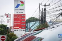 Papan harga BBM di SPBU Pertamina setelah penyesuaian harga non subsidi per 18 April 2026.
