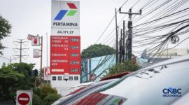 Papan harga BBM di SPBU Pertamina setelah penyesuaian harga non subsidi per 18 April 2026.