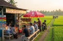 Usaha depan rumah seperti warung sembako menjadi solusi kebutuhan warga desa yang membutuhkan layanan 24 jam.