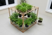 de Kebun Kangkung Gantung untuk Halaman Sempit. Gemini