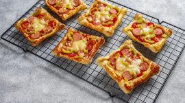 Kreasi pizza mini dari roti tawar./copyright freepik/azerbaijan_stockers