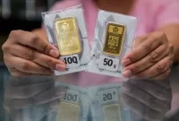 Harga emas Antam anjlok Rp20.000 menjadi Rp2.839.000 per gram pada Rabu, 13 Mei 2026.