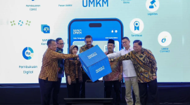 Sejumlah pejabat meresmikan peluncuran aplikasi SAPA UMKM sebagai platform digital untuk pelaku usaha (Fhoto: ukmindonesia.id)