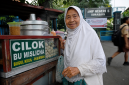 Ilustrasi: Pedagang cilok lansia ( foto chat gpt)