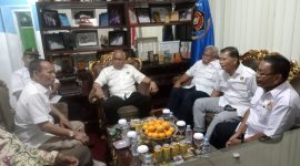 Ketua Umum Persatuan Wartawan Indonesia Akhmad Munir berdialog dengan pengurus PWI Jambi pada kegiatan silaturahmi di Kantor PWI Provinsi Jambi, Rabu (20/5/2026). ( Foto istimewa)