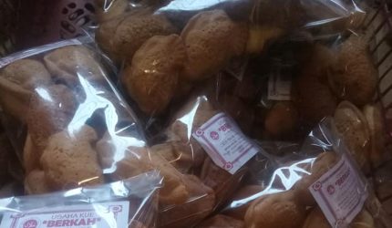 Kue bolu tradisional Kue Berkah berbagai varian yang diminati warga Sungai Penuh dan Kerinci.