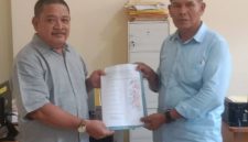 Enam PK Golkar Sungai Penuh menyerahkan mosi tidak percaya ke DPD I Jambi.