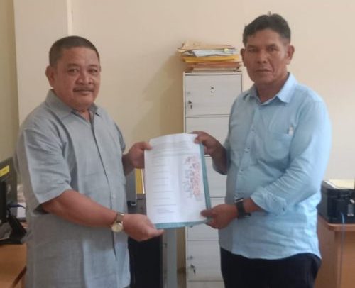 Enam PK Golkar Sungai Penuh menyerahkan mosi tidak percaya ke DPD I Jambi.