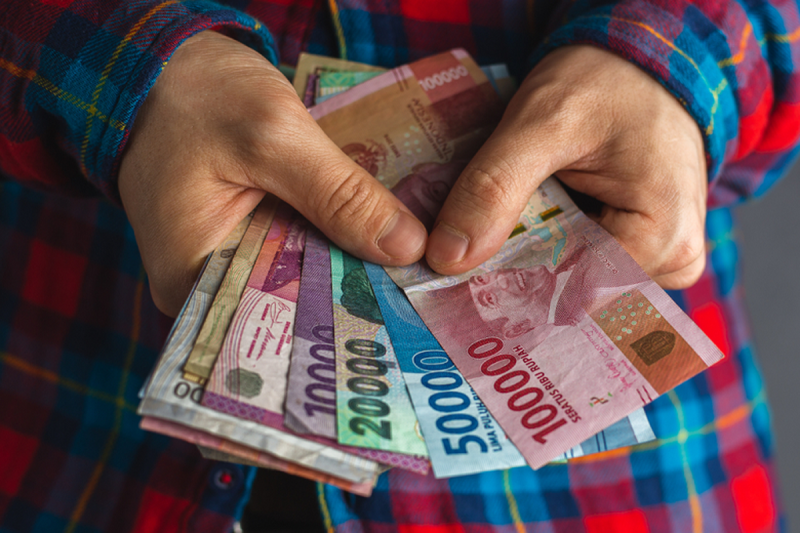 Ilustrasi transaksi Local Currency Transaction (LCT) yang digunakan Indonesia dalam perdagangan internasional tanpa melalui dollar AS. (Fhoto : Shutterstock/Travis182)