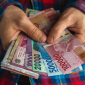 Ilustrasi transaksi Local Currency Transaction (LCT) yang digunakan Indonesia dalam perdagangan internasional tanpa melalui dollar AS. (Fhoto : Shutterstock/Travis182)