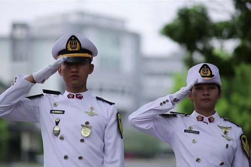 Sejumlah taruna mengikuti kegiatan baris-berbaris di sekolah kedinasan sebagai bagian dari pendidikan disiplin dan kepemimpinan.