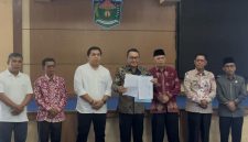 Foto bersama Pemerintah Kota Sungai Penuh dan Perumda Tirta Khayangan ( Foto iNBrita.com )