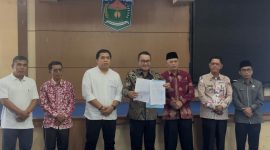 Foto bersama Pemerintah Kota Sungai Penuh dan Perumda Tirta Khayangan ( Foto iNBrita.com )
