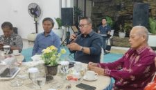 Wali Kota Alfin bersama Wakil Wali Kota Azhar Hamzah menerima kunjungan kerja anggota Komisi V DPR RI, Edi Purwanto, di Rumah Dinas Wali Kota Sungai Penuh, Sabtu (2/5/2026).
