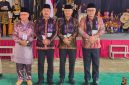 Wali Kota Sungai Penuh Alfin menghadiri Kenduri Sko Kerinci yang menegaskan nilai budaya lokal dalam konteks identitas budaya global. ( foto Humas)