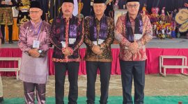 Wali Kota Sungai Penuh Alfin menghadiri Kenduri Sko Kerinci yang menegaskan nilai budaya lokal dalam konteks identitas budaya global. ( foto Humas)