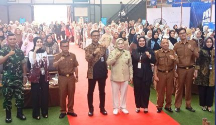 Asisten II Setda Kota Sungai Penuh menghadiri PKU Akbar PNM Mekaar di DEJ Convention Hall Sungai Penuh untuk penguatan UMKM.