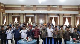 Wali Kota Sungai Penuh, Alfin, bersama jajaran pemerintah daerah ( Foto INBRITA)