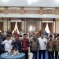 Wali Kota Sungai Penuh, Alfin, bersama jajaran pemerintah daerah ( Foto INBRITA)