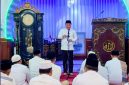 Wali Kota Alfin saat Safari Jumat di Masjid Raya Sungai Penuh bersama jajaran pemerintah dan jamaah.