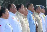 Presiden Prabowo Subianto menghadiri peringatan Hari Buruh Internasional (May Day) 2026 di Lapangan Monas, Jakarta, Jumat (1/5/2026), bersama sejumlah pejabat negara dan pimpinan serikat buruh.