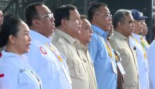 Presiden Prabowo Subianto menghadiri peringatan Hari Buruh Internasional (May Day) 2026 di Lapangan Monas, Jakarta, Jumat (1/5/2026), bersama sejumlah pejabat negara dan pimpinan serikat buruh.