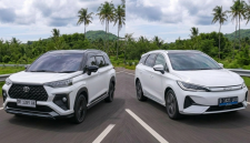 Toyota Veloz Hybrid dan BYD M6 bersaing di segmen mobil keluarga elektrifikasi dengan teknologi berbeda