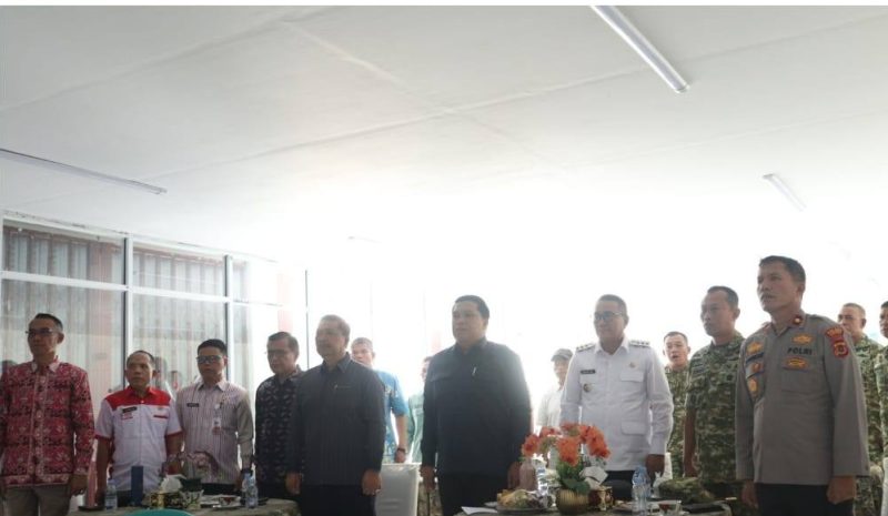 Wali Kota Sungai Penuh Alfin mengikuti peresmian nasional Kopdes Merah Putih secara virtual di Desa Aur Duri, Kecamatan Pondok Tinggi, Sabtu (16/5/2026).