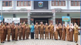 Wali Kota Alfin saat melakukan sidak di Kantor Camat Sungai Bungkal, menekankan disiplin ASN dan peningkatan pelayanan publik.