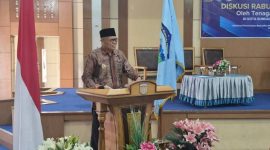 Azhar Hamzah membuka diskusi usulan fly over Jambi–Sumbar di Sungai Penuh. ( Foto Humas Pemkot)