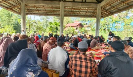 Keluarga Besar Dasira ziarah kubur dan doa bersama di makam leluhur sambut Idul Adha.
