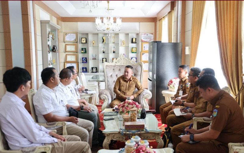 Wali Kota Alfin menerima BB TNKS bahas Jalan Tapan dan pelestarian TNKS. ( foto Pemkot)