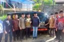 Wako Alfin menyerahkan bantuan ambulance kepada warga Dusun Harapan, Desa Sungai Ning, Kecamatan Sungai Bungkal.